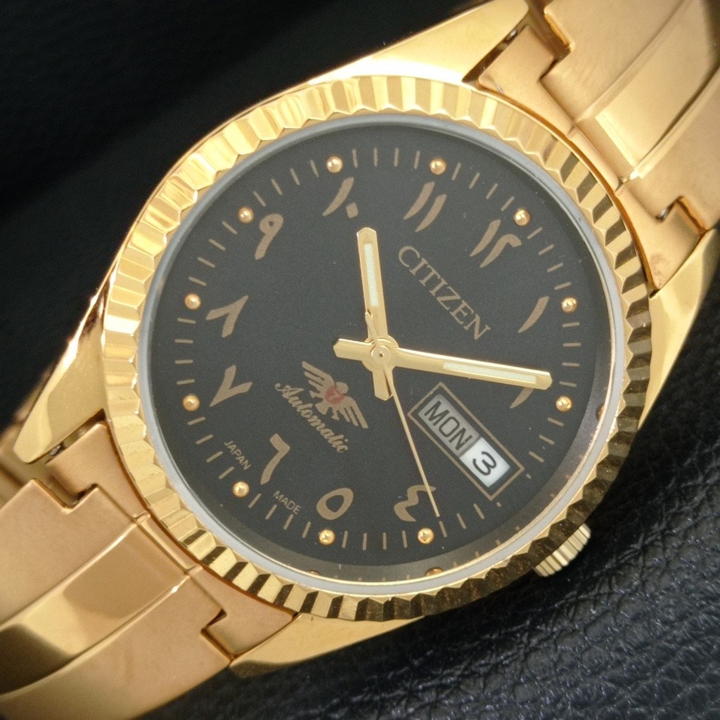 Vintage 1978 Citizen Automatic Mens Gold Watch WDaydate  Black Accents